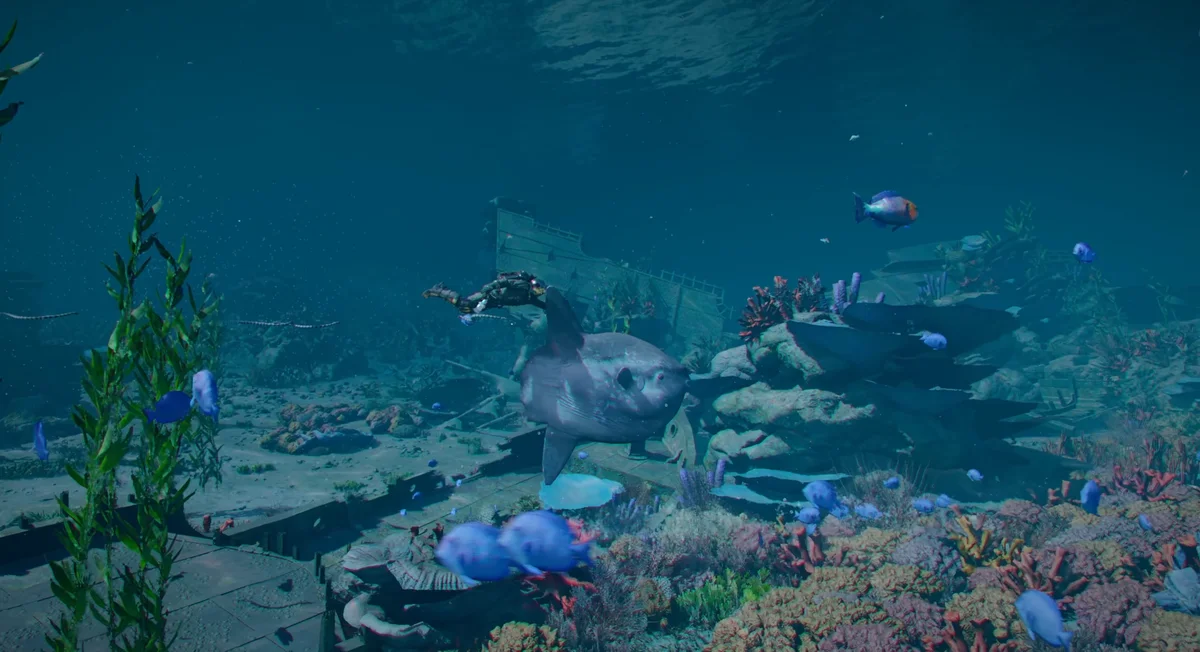 Personaje buceando con equipamiento especial entre ruinas y fauna submarina en Crimson Desert