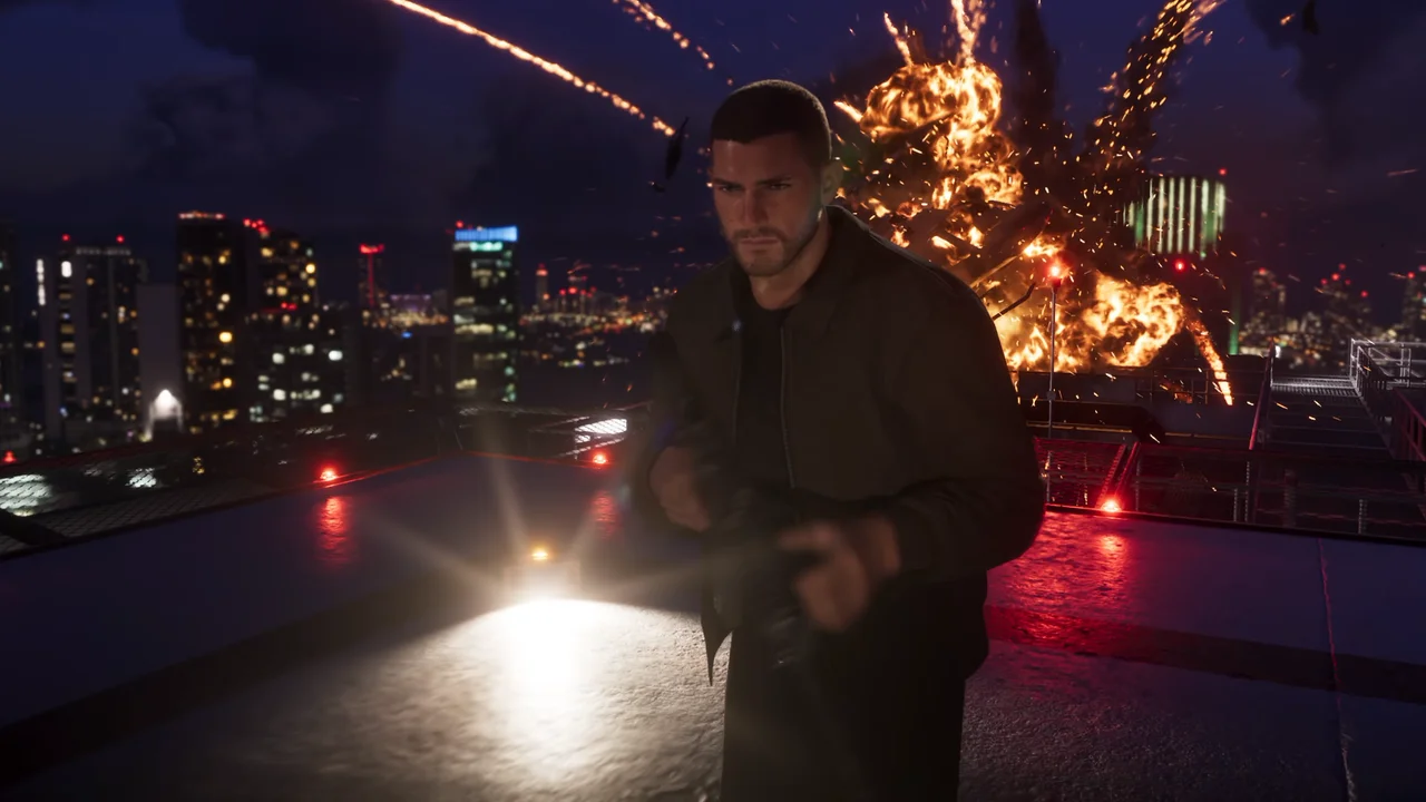 Escena nocturna del tráiler de lanzamiento de Grand Theft Auto VI con un personaje en primer plano y una explosión al fondo