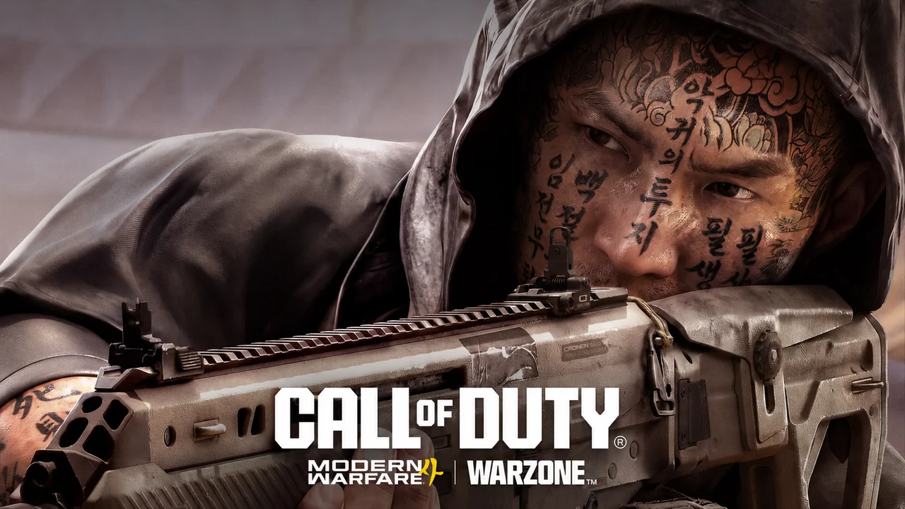 Operador militar de Modern Warfare y Warzone con pasamontañas y fusil táctico en la presentación de la temporada 1