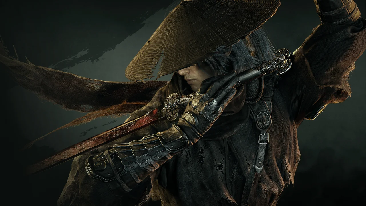 Soul, protagonista de Phantom Blade Zero, empuñando su espada con sombrero cónico y armadura tradicional en combate